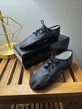 Lace up jazz shoe- NEW multiple sizes available